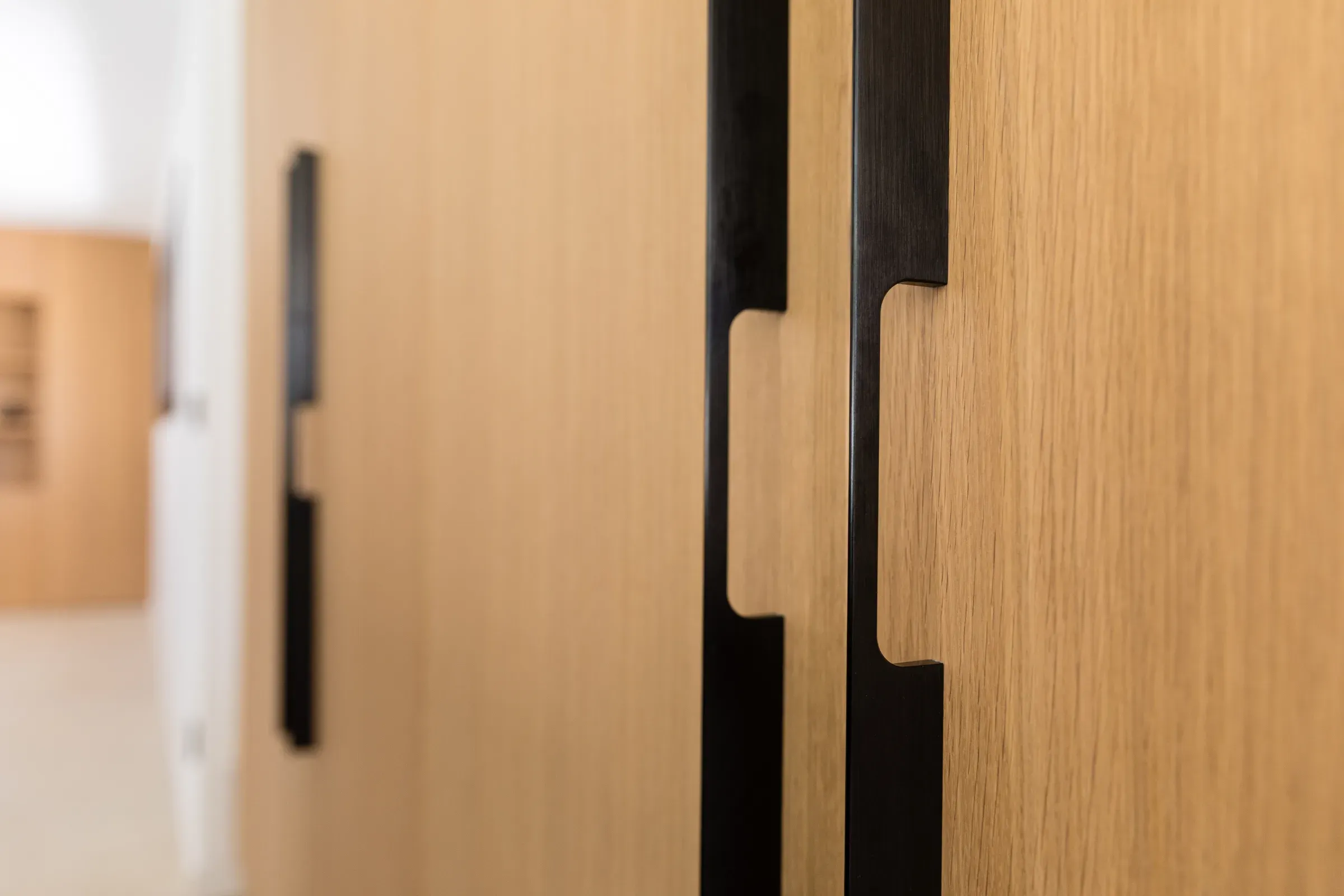 Detalle de los tiradores en negro